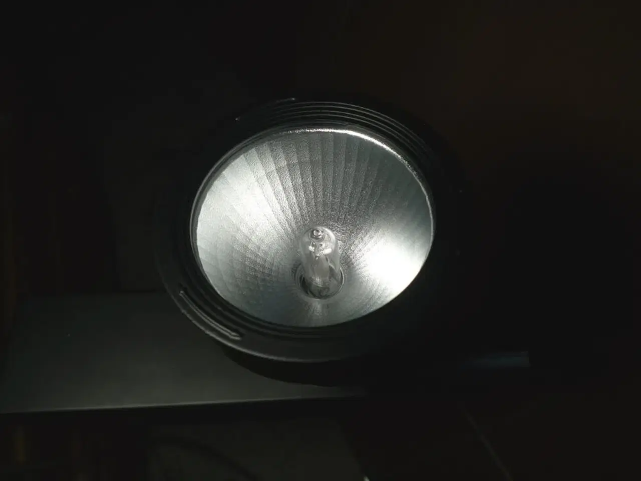 Billede 6 - 230V lysskinne 300cm sort m/4 stk. lamper + monteringstilbehør