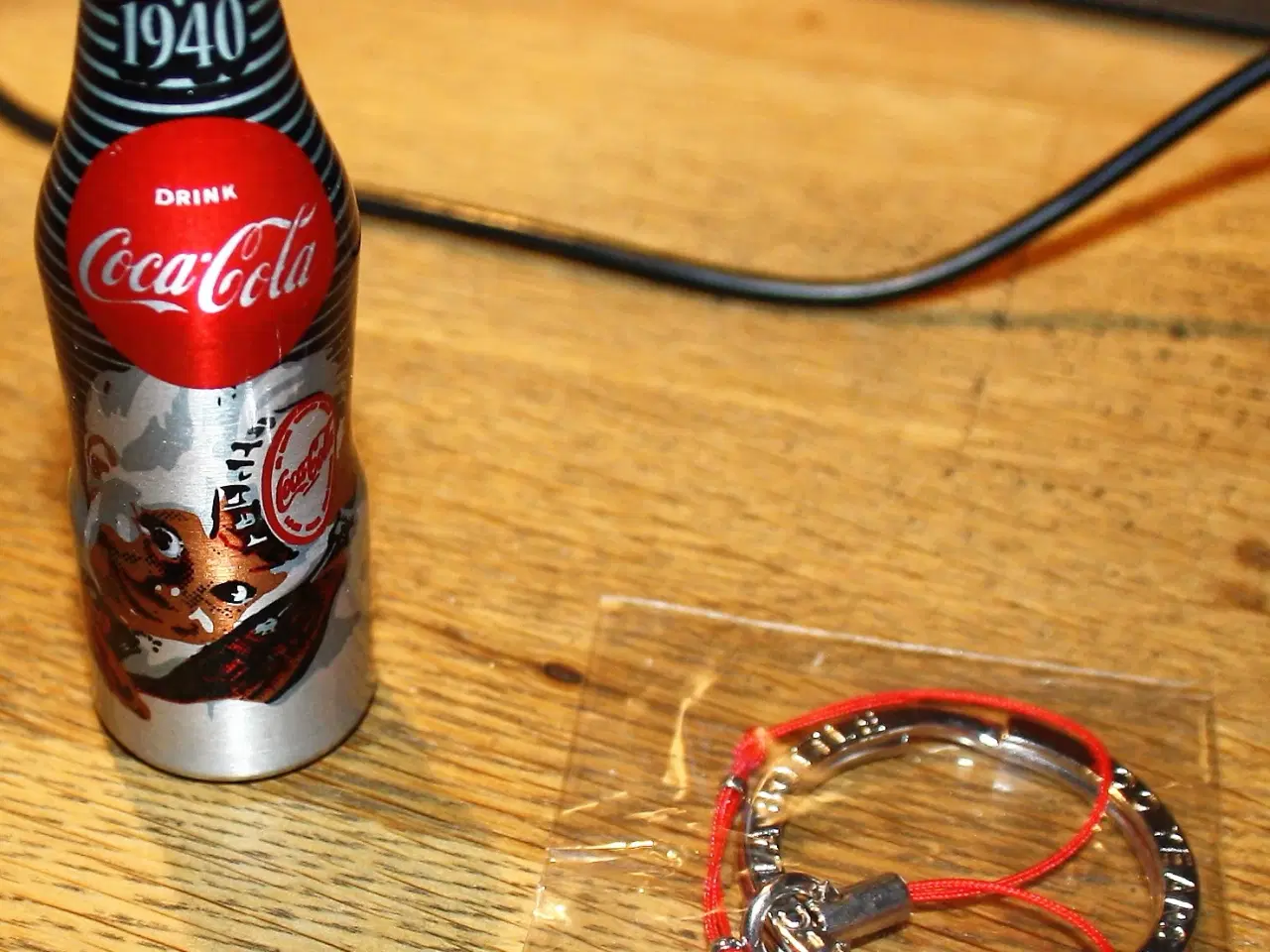 Billede 1 - 1 stk. aluminium Mini Coca Cola Flaske 1940