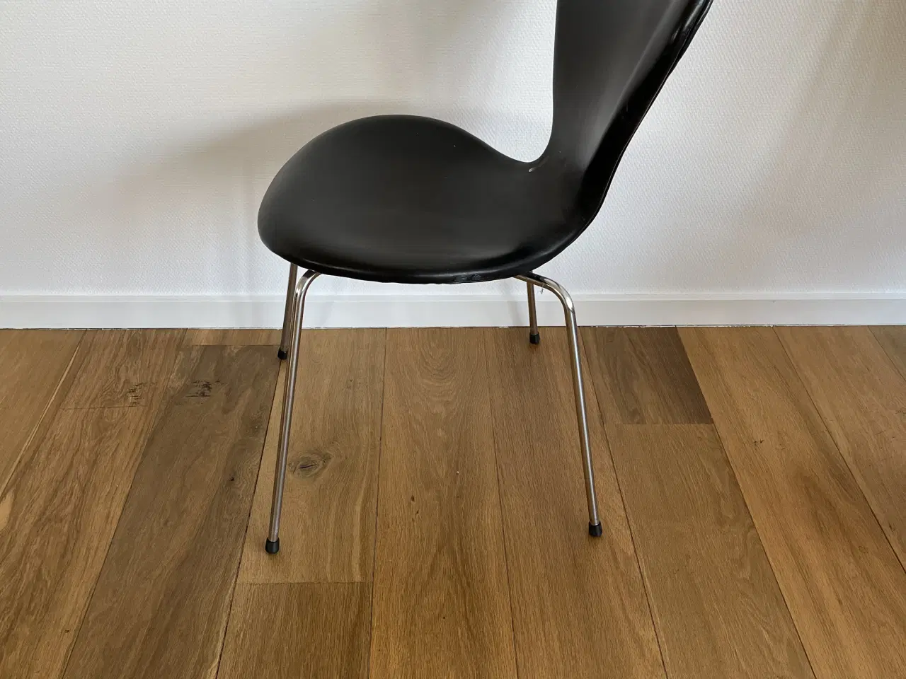 Billede 2 - 7’er stol i sort læder 