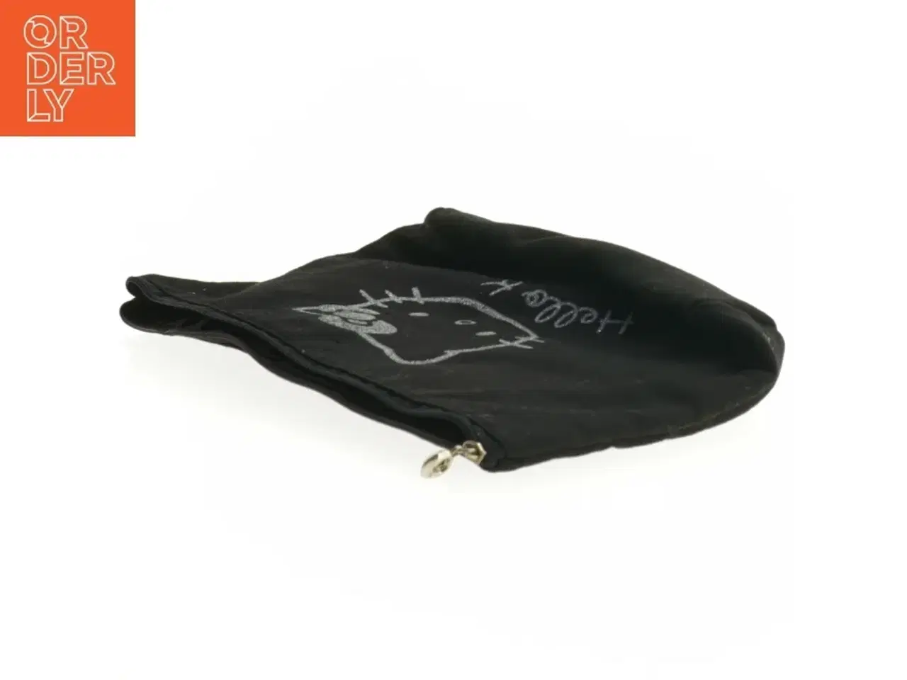 Billede 2 - Sort kanvas kosmetikpung fra Hello Kitty (str. 27 x 19 cm)