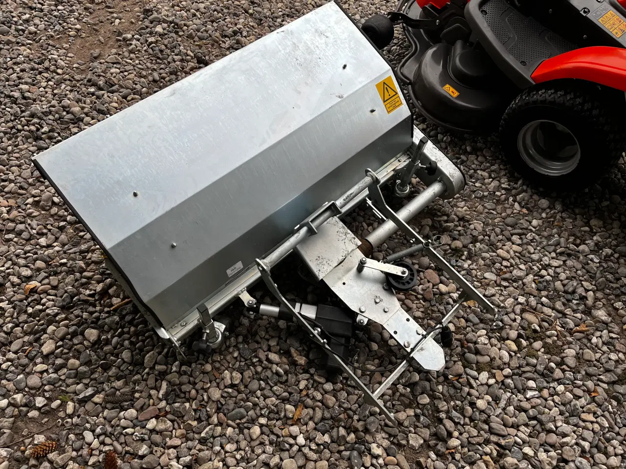 Billede 7 - Husqvarna R216t AWD + kost
