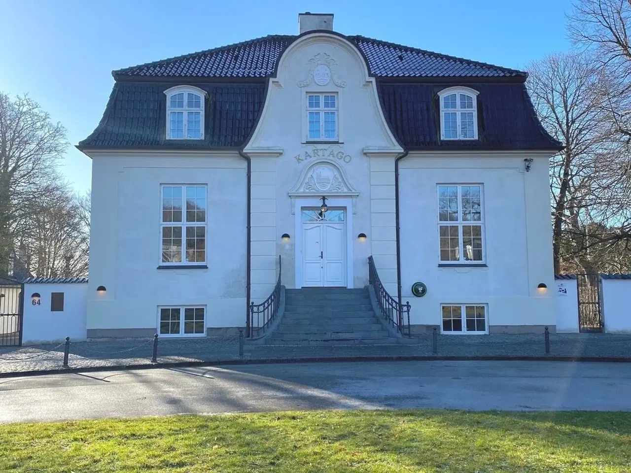 Billede 1 - Eksklusivt møbleret kontor i nyistandsatte. historiske lokaler