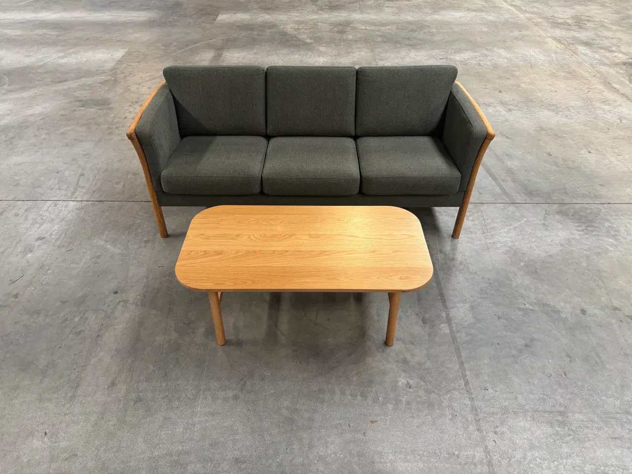 Billede 3 - Sofa med sofabord