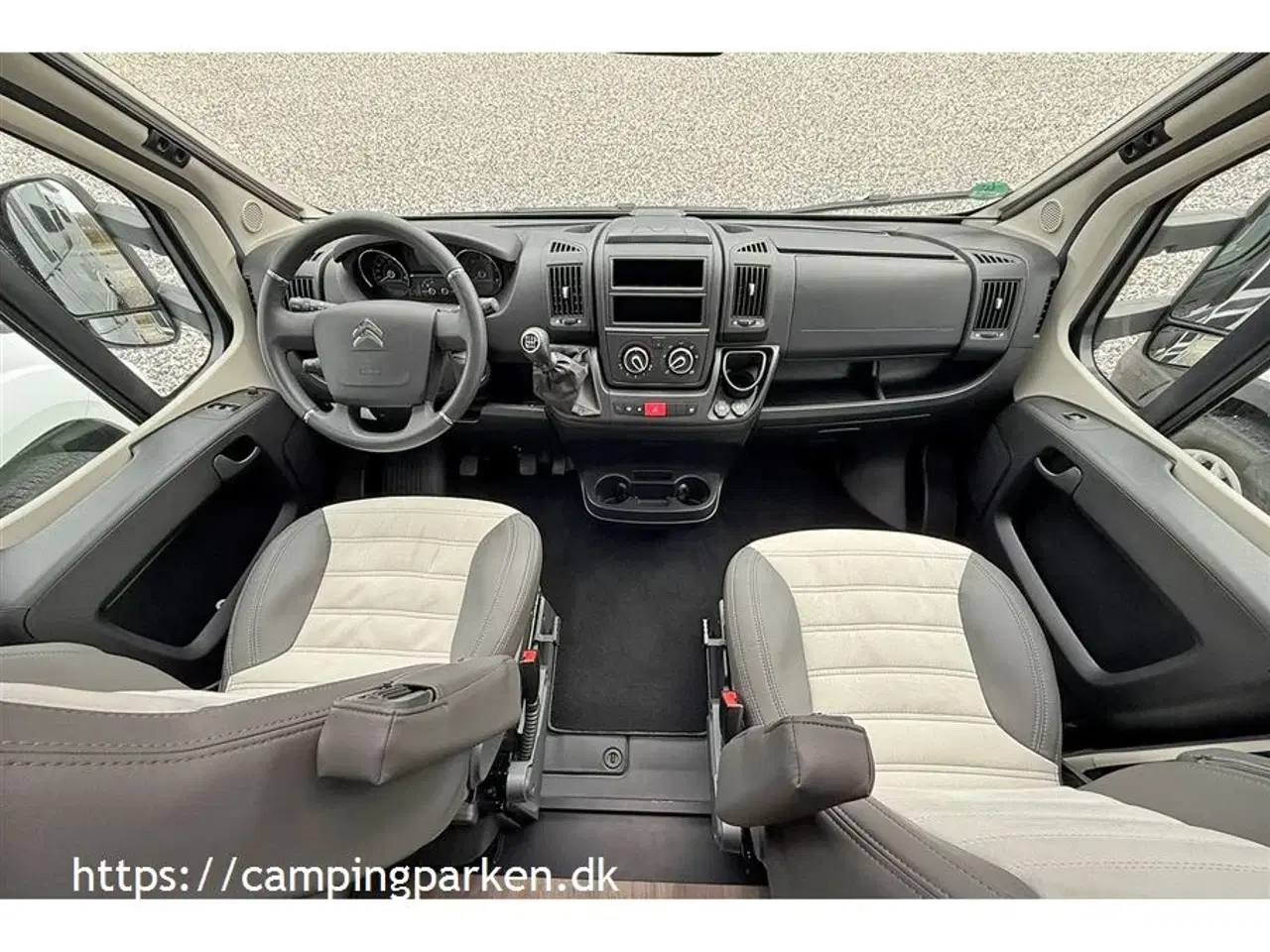 Billede 2 - 2023 - SunLight   Nyere brugt Sunlight T68 Adventure med sænkeseng, enkeltsenge og 165hk motor