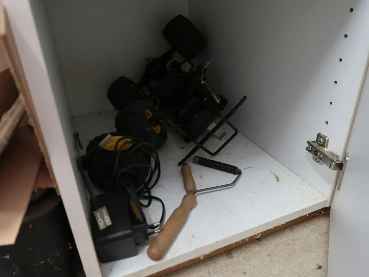 Billede 15 - Div. Plejemidler, skruer, møtrikker, racerbiler m.m.