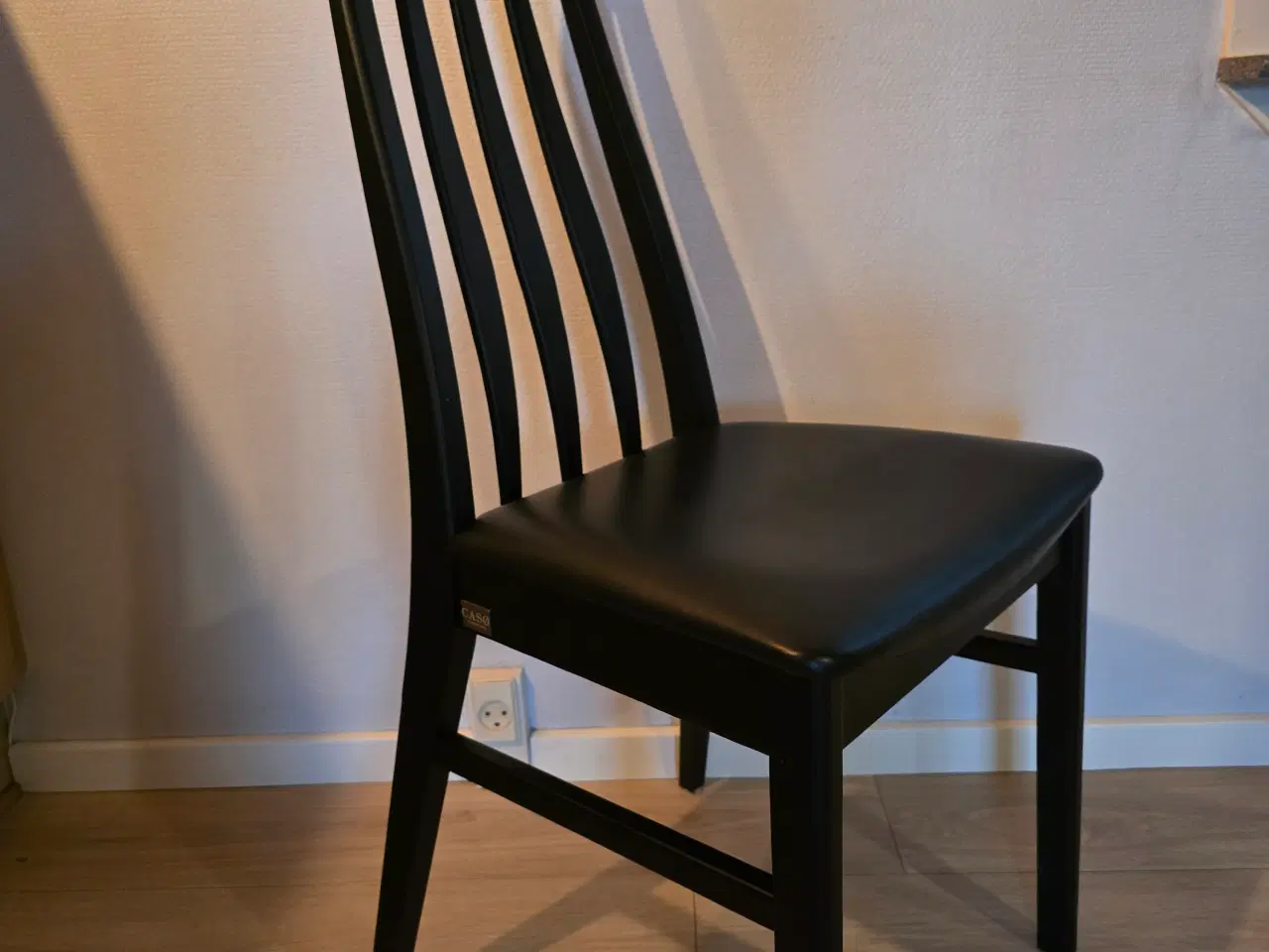 Billede 4 - Spisebord med 8 stole
