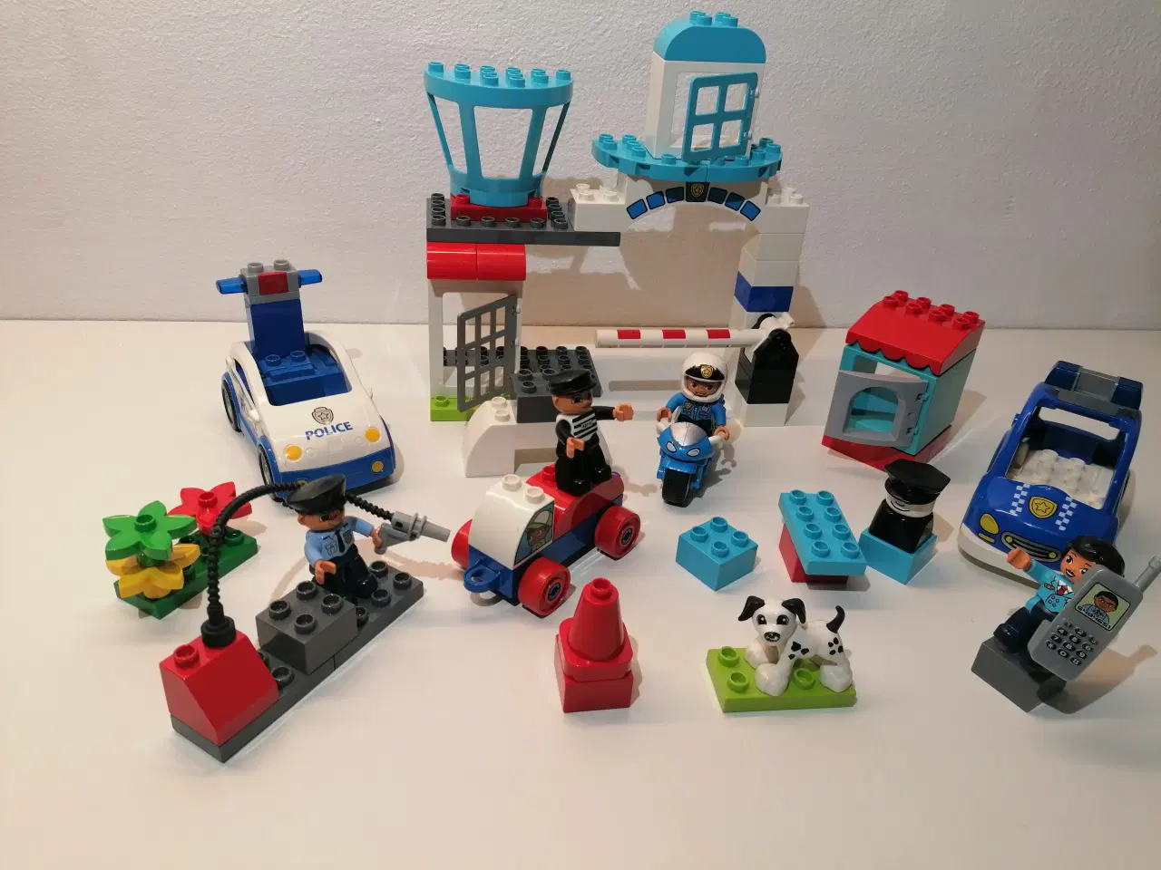 Billede 1 - Duplo Politi, Politibiler, Den ene med lyd og blin