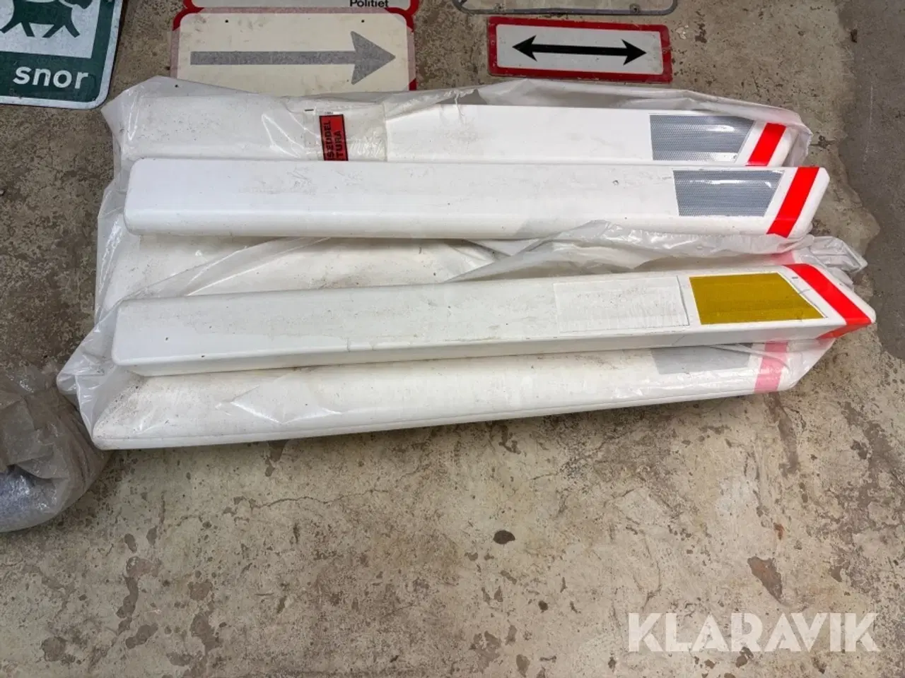 Billede 4 - Pullerter, skilte og reflekspæle - 36 dele