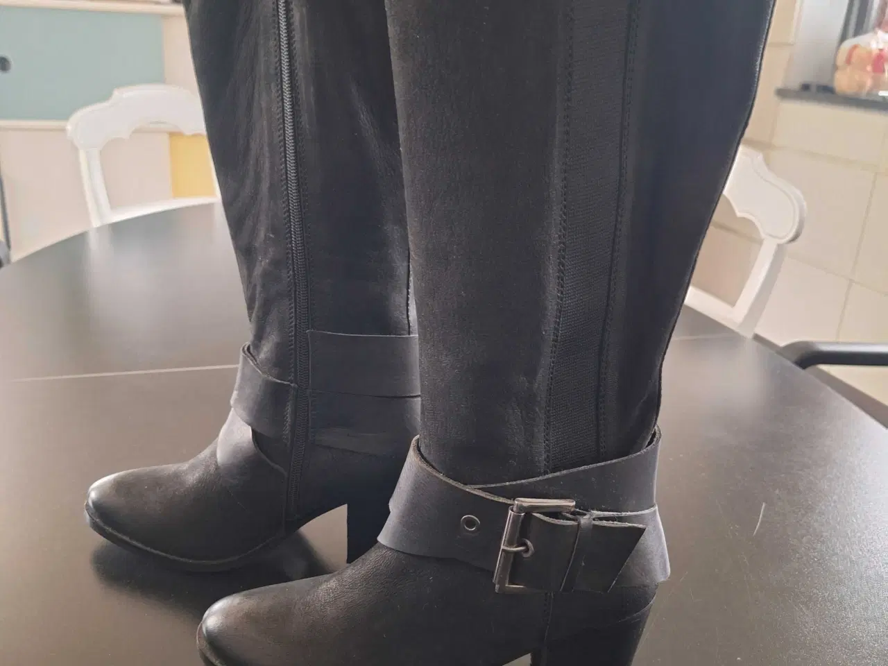 Billede 2 - Damestøvler str 39