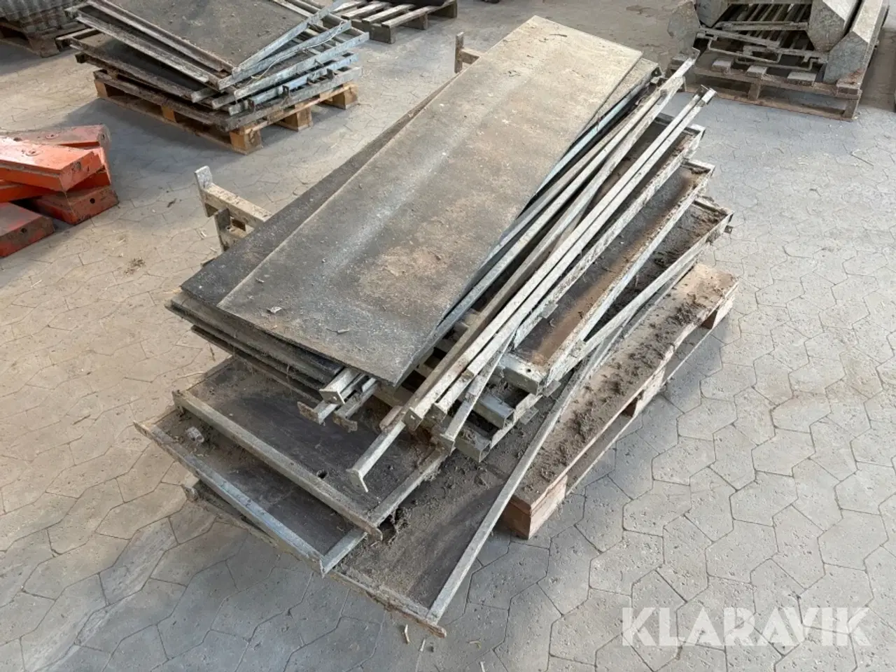 Billede 11 - Fodertrug og Inventar til svin