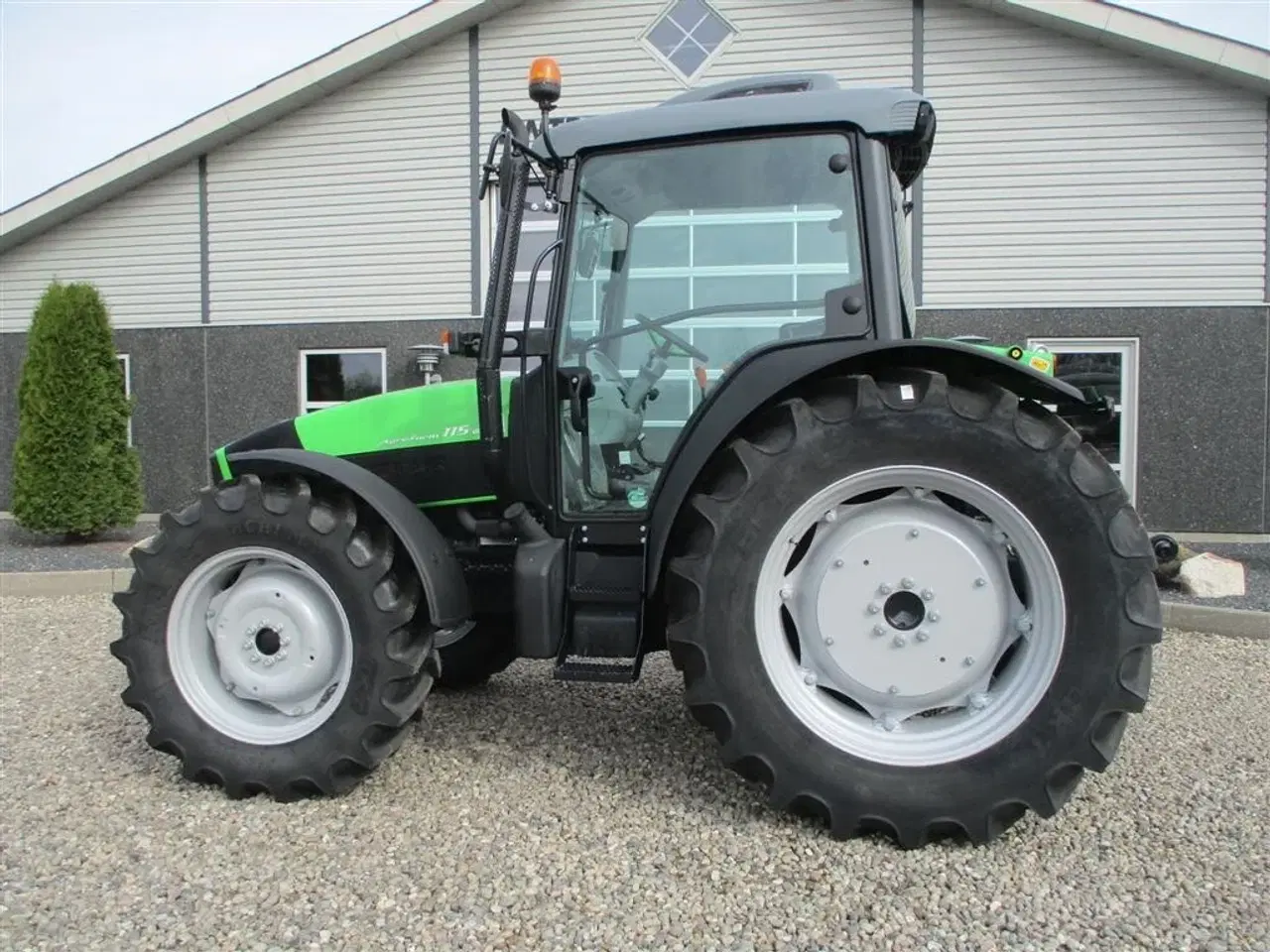 Billede 23 - Deutz-Fahr Agrofarm 115G New and Unused tractor with 30F+30R Hi-Lo and CreepGear