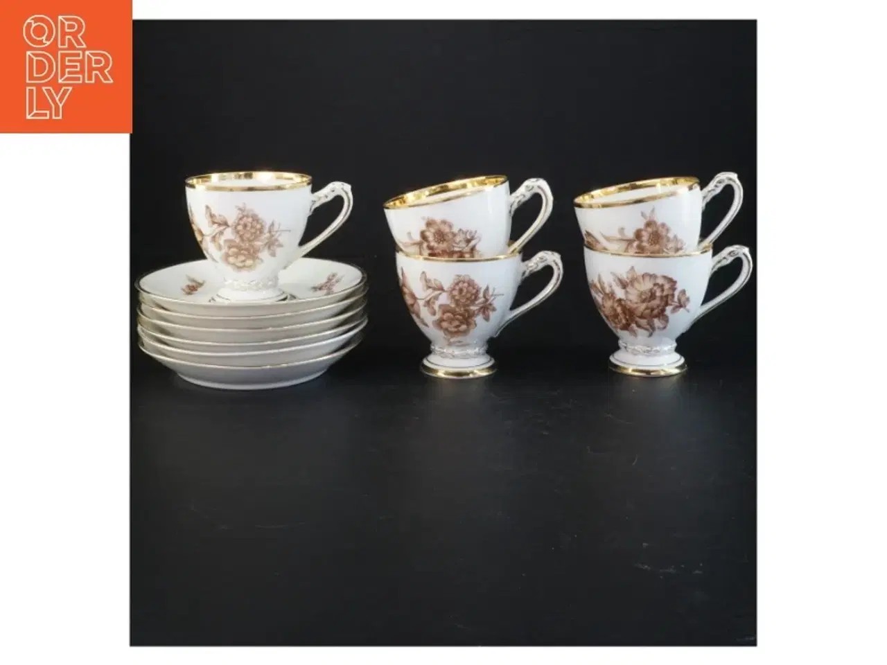 Billede 1 - Porcelænskop og underkop med blomstermotiv (str. Ø 13,5 cm)