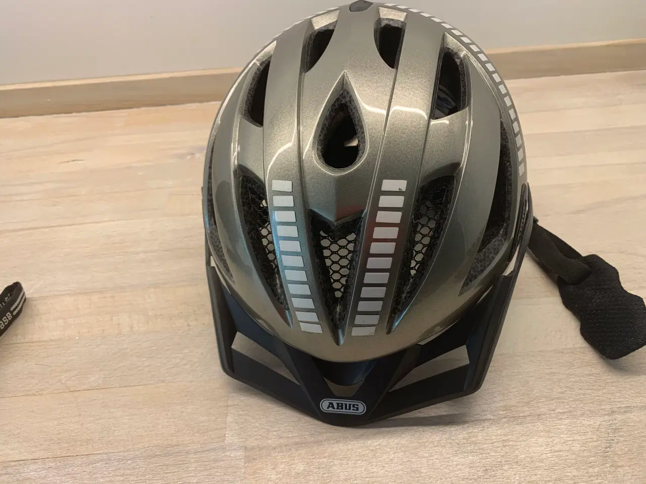 Billede 2 - Cykelhjelme til salg 2 stk