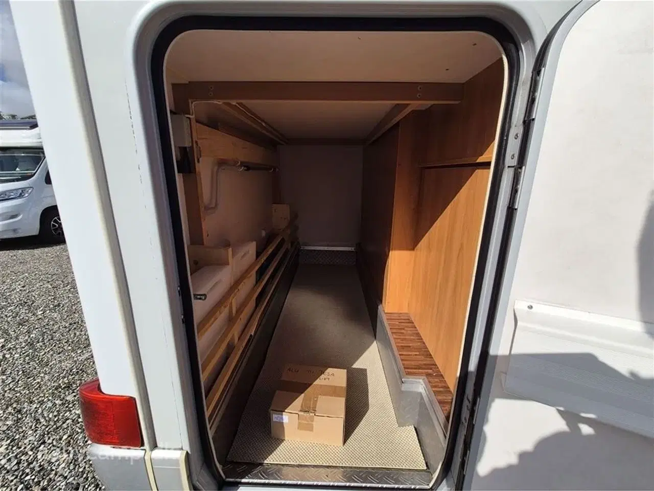 Billede 21 - 2010 - Hymer Exsis I 512   Markise. luft undervogn bagpå. elektrisk støtteben. Maxfann. Helårsdæk. undervognsbehandlet. Holder syn til December 2026!!!  SÆLGES KUN TIL CVR...