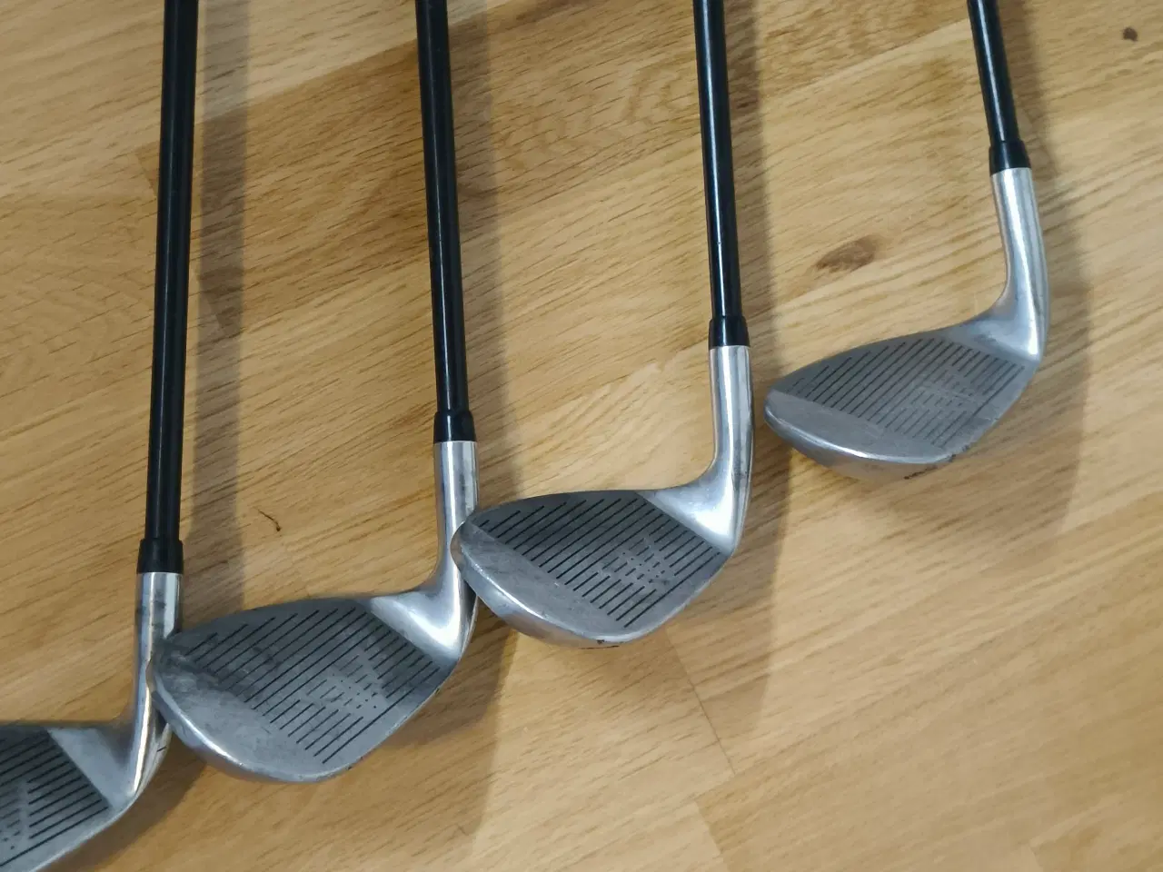 Billede 14 - Komplet golfsæt inkl. vogn og bag – klar til spil