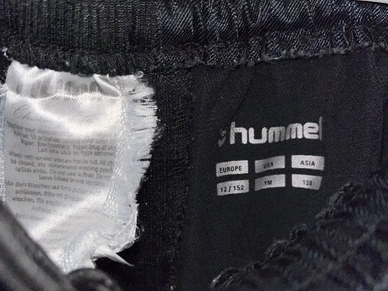 Billede 4 - Hummel fodboldknickers str. 152.