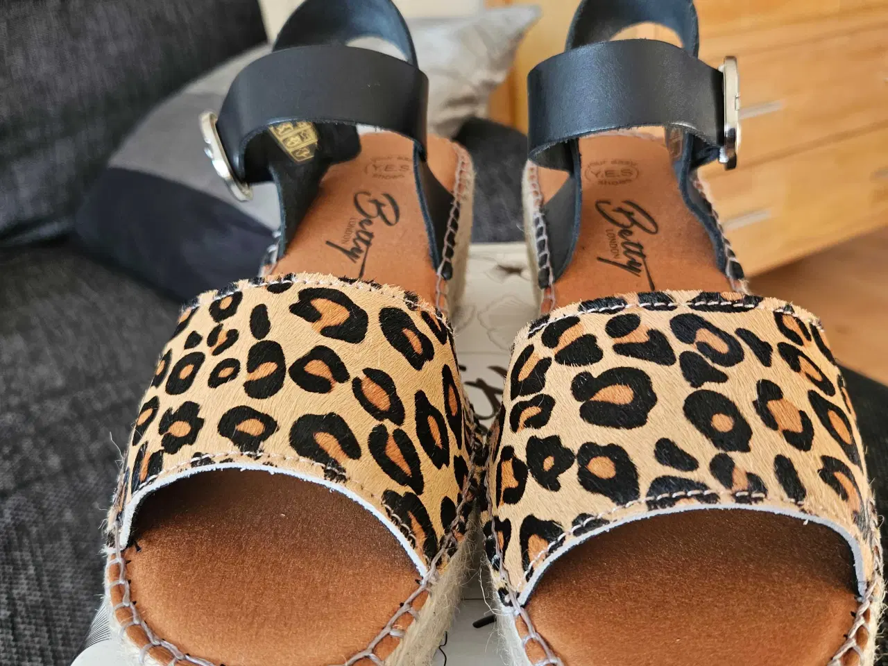 Billede 2 - FLOTTE NYE UBRUGTE SANDALER