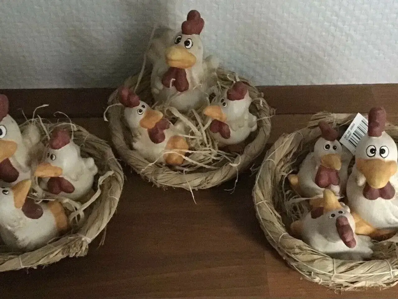 Billede 1 - 3 påske figurer høns i reder