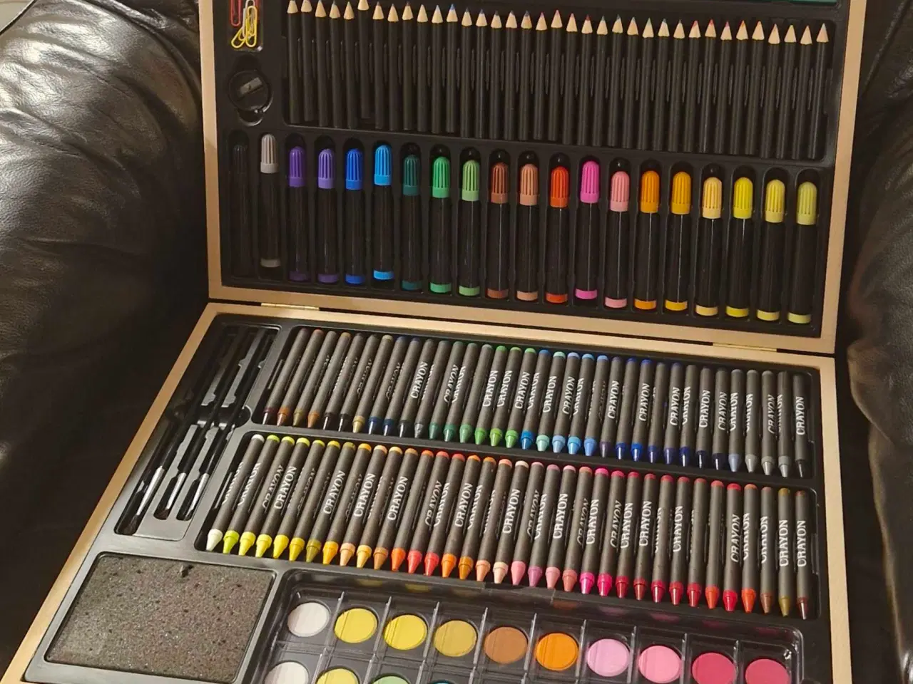 Billede 1 - kuffert artist sæt - 156 dele.