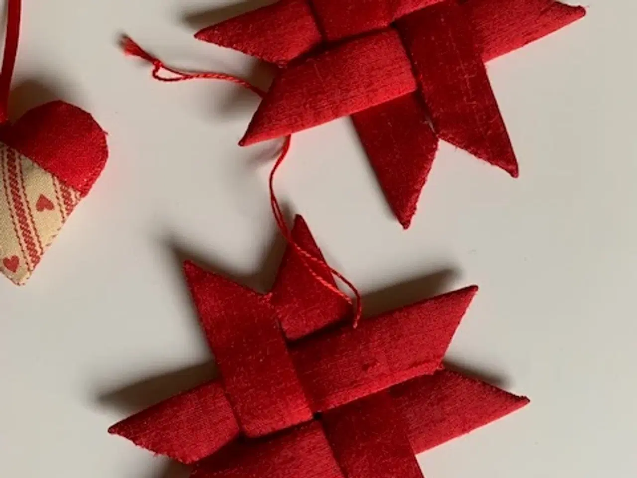 Billede 4 - Patchwork (håndsyet) julestjerner og julehjerter