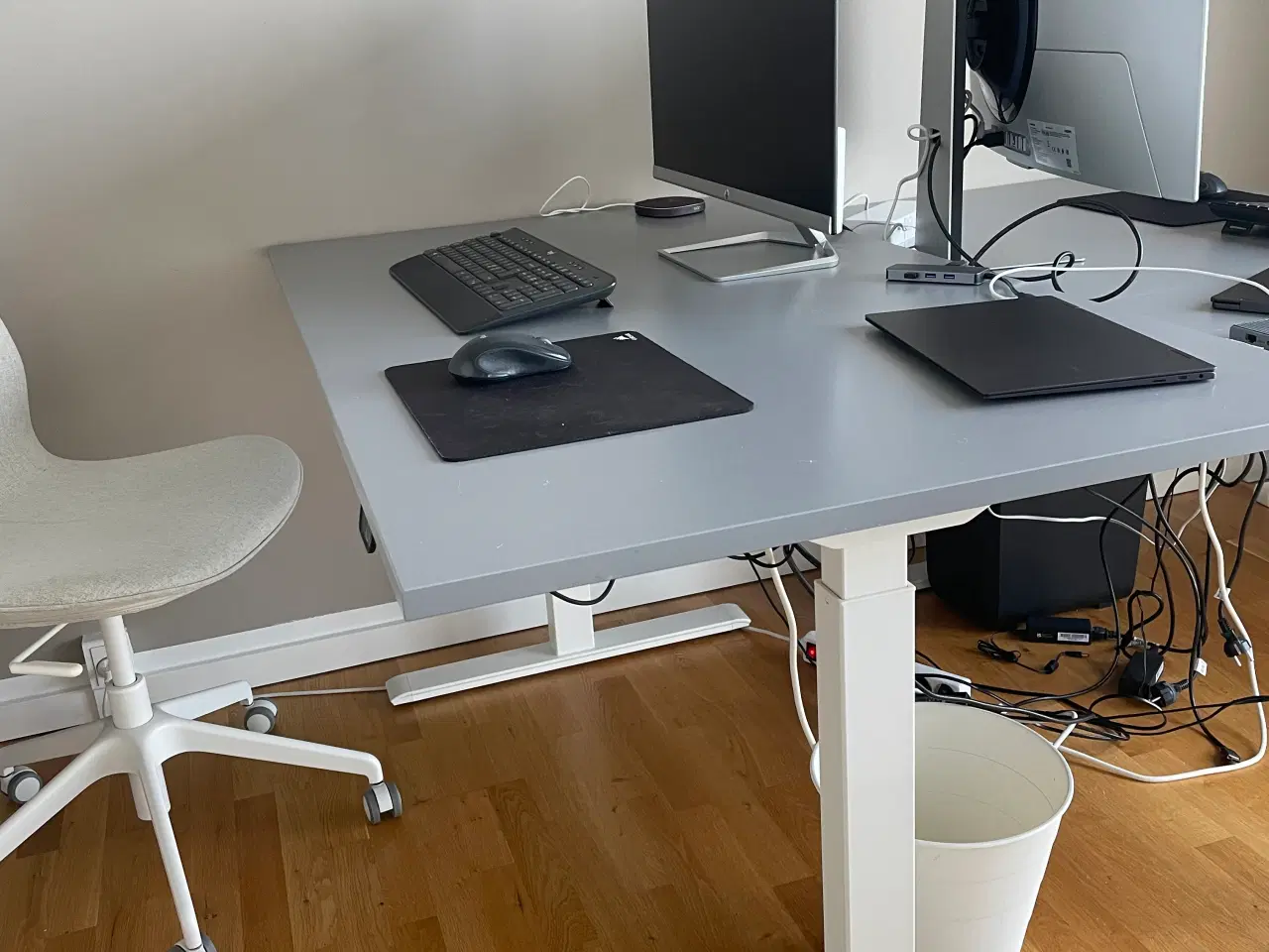 Billede 1 - IKEA rodulf hæve/sænke skrivebord i grå x 2