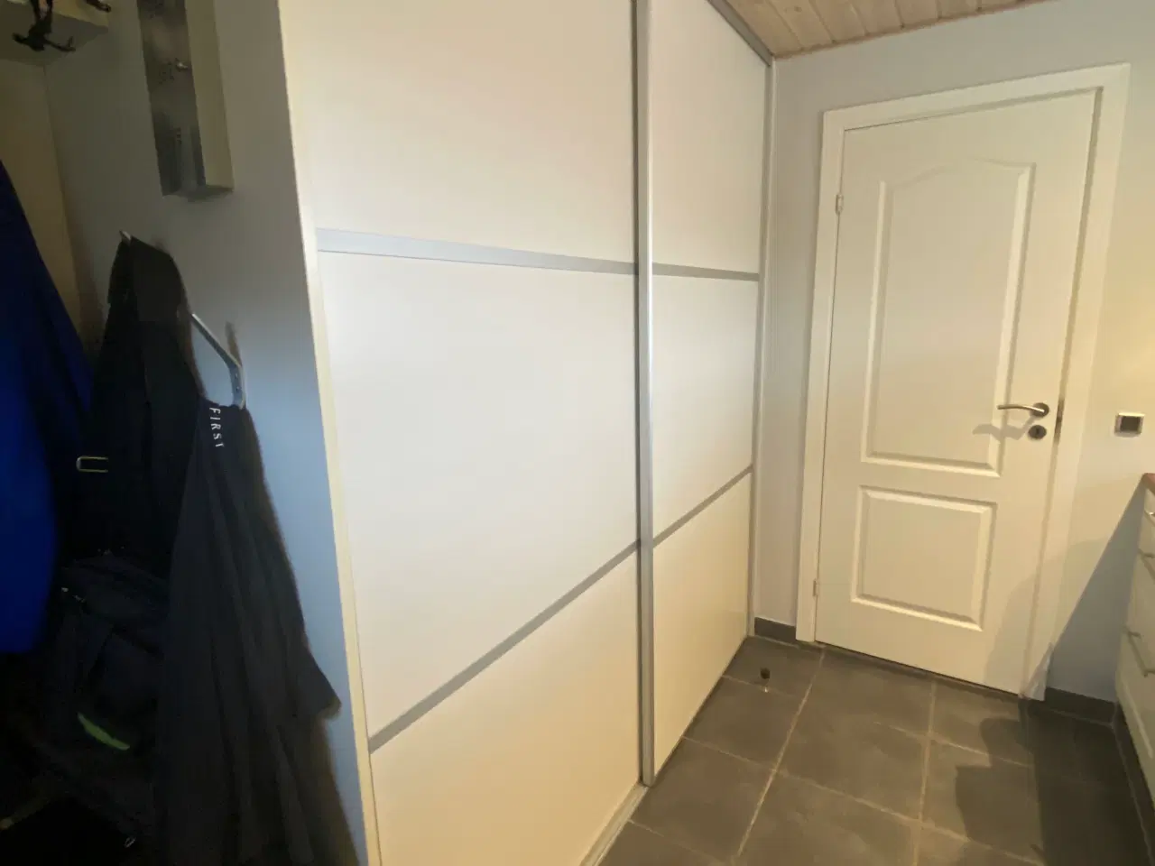 Billede 1 - Skab til indbygning m. Garderobe og hylder