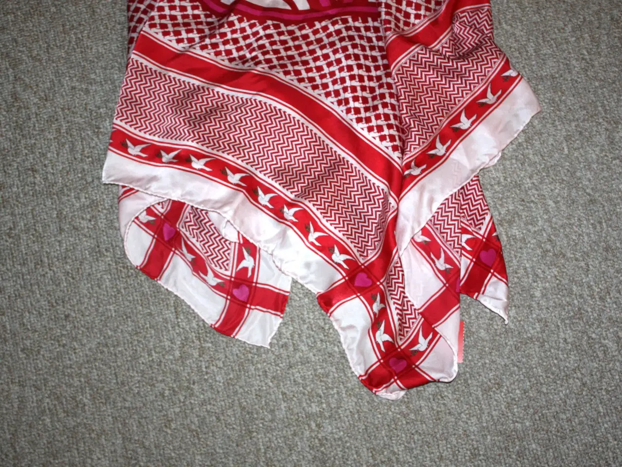 Billede 3 - Charlotte Sparre vintage silke tørklæde 100% silk 