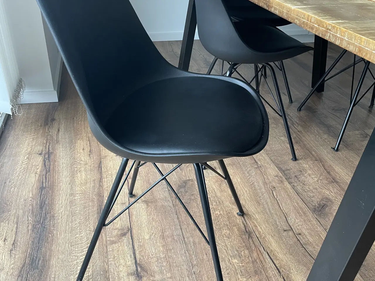 Billede 3 - Spisebord + 6 stole.