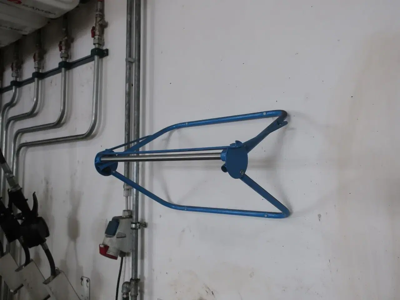 Billede 4 - Arbejdsbord samt værktøjstavle