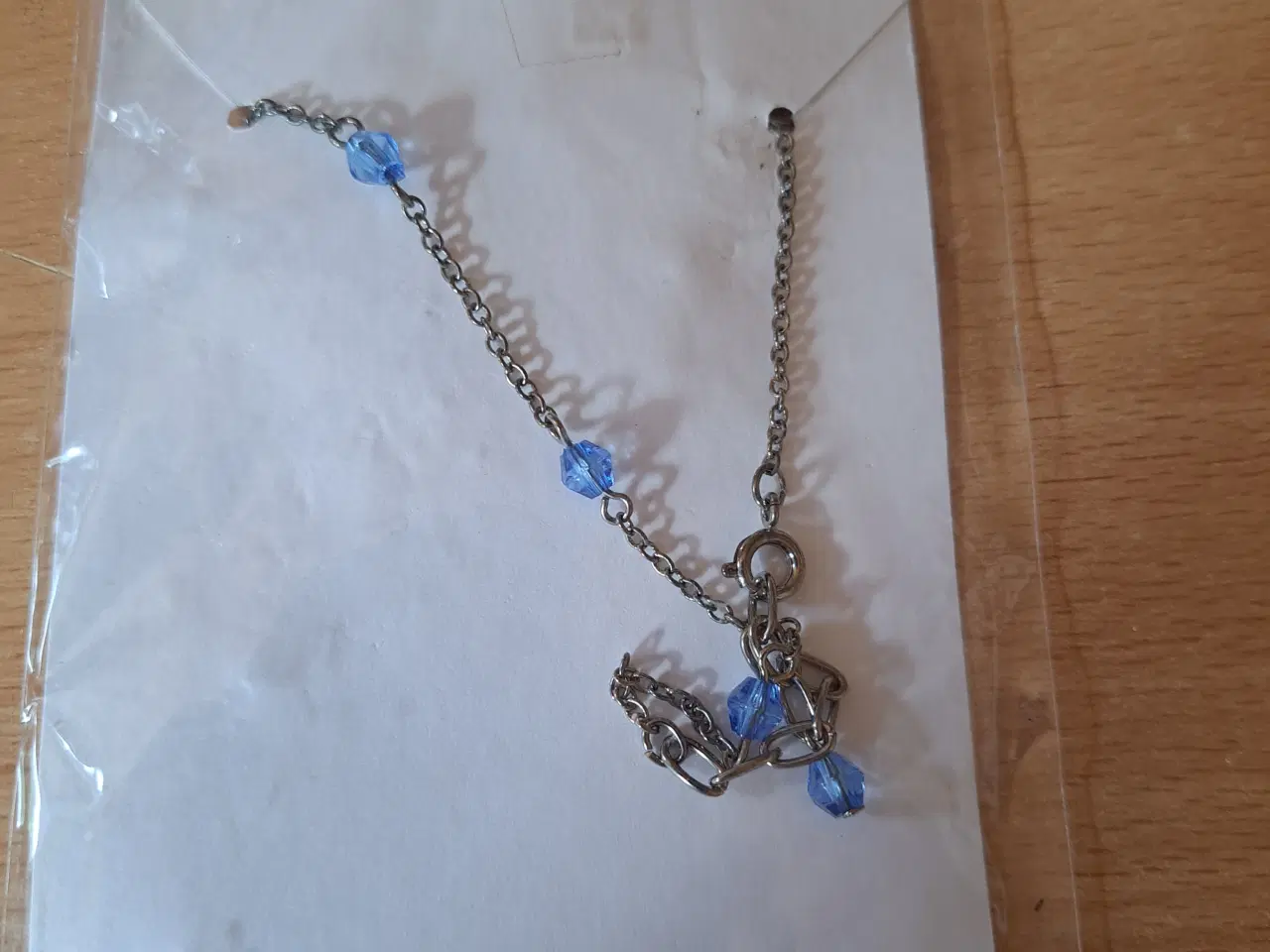 Billede 2 - Halskæde med blå perler 