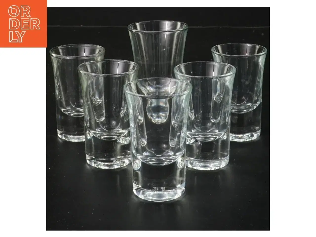 Billede 1 - Sæt af seks shotsglas (str. 6 stk Ø 4,5. & 5 cm længde 7 & 9 cm)