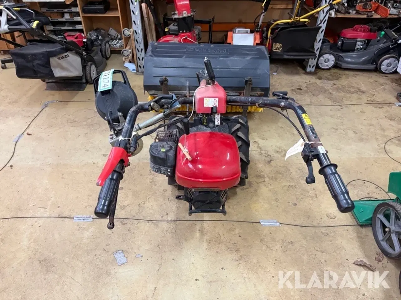 Billede 8 - Redskabsbærer med kost Nibbi Mak6