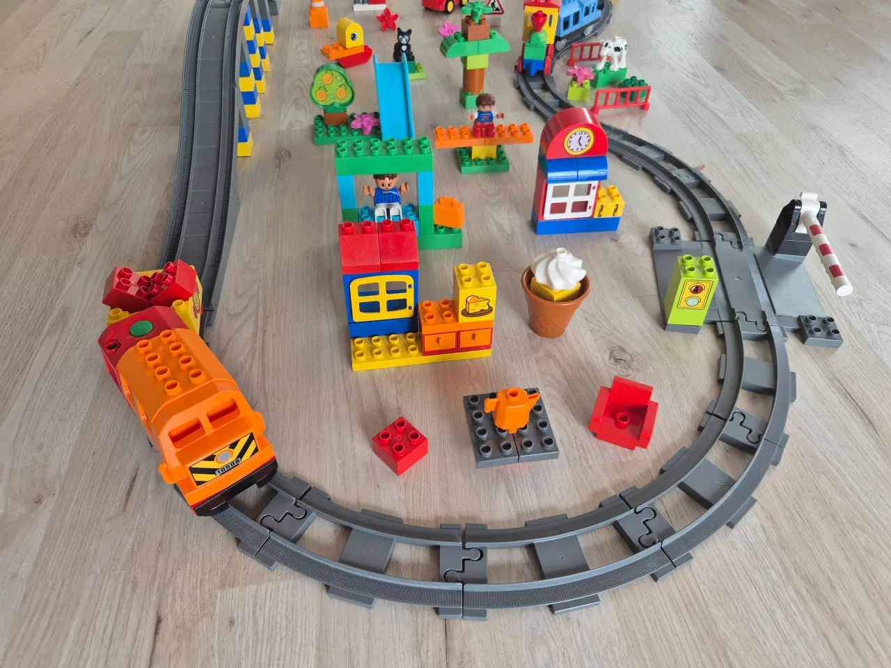 Billede 2 - Duplo Elektrisk Togbane, Batteritog, Stor Bro