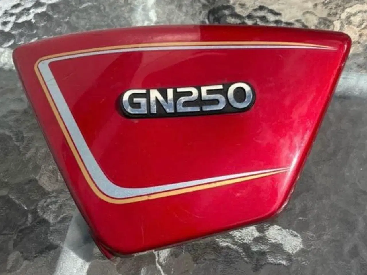 Billede 1 - Side dæksel (Venstre) Suzuki GN 250