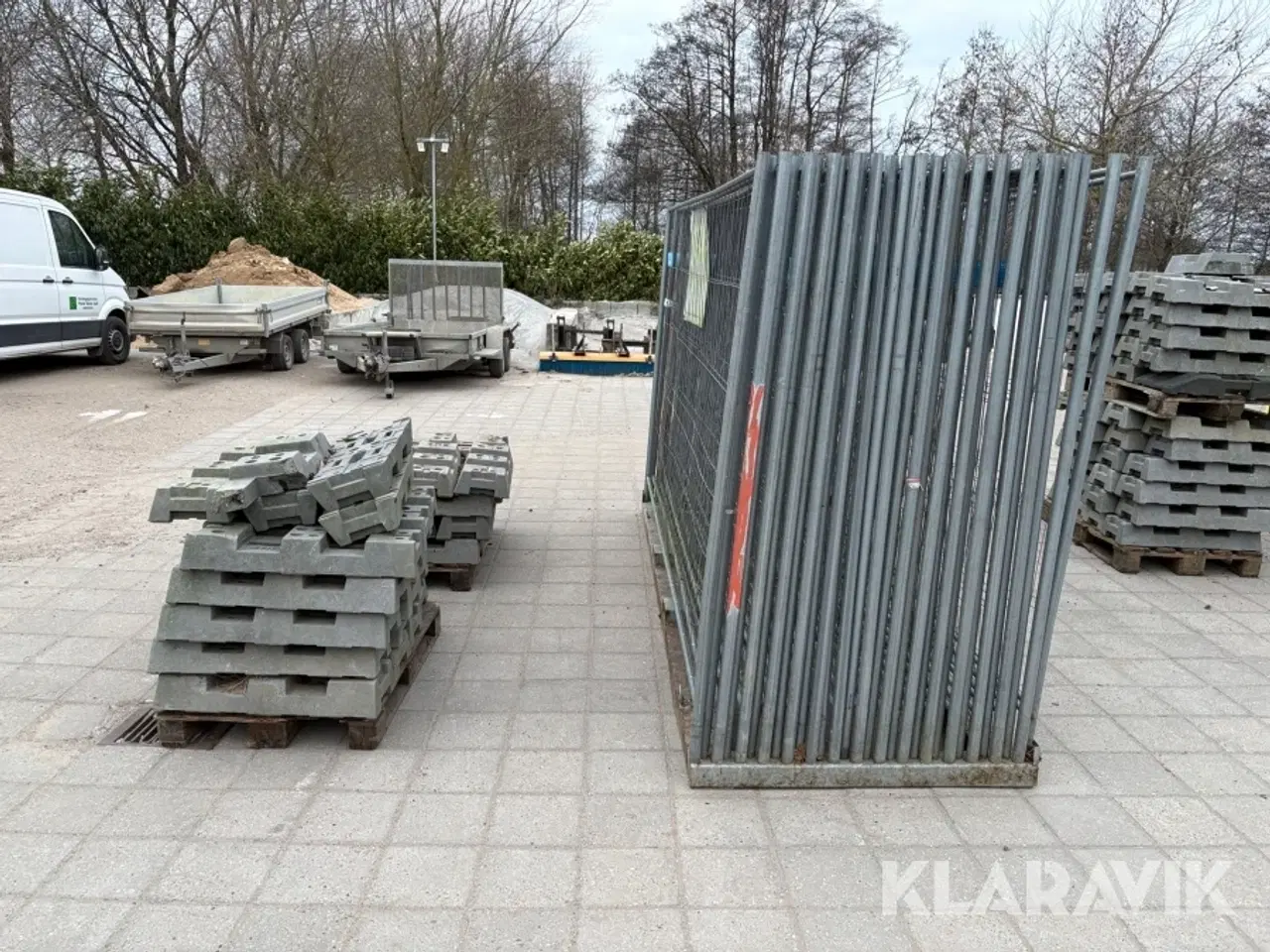 Billede 3 - Hegn 30 styk + tilhørende fødder