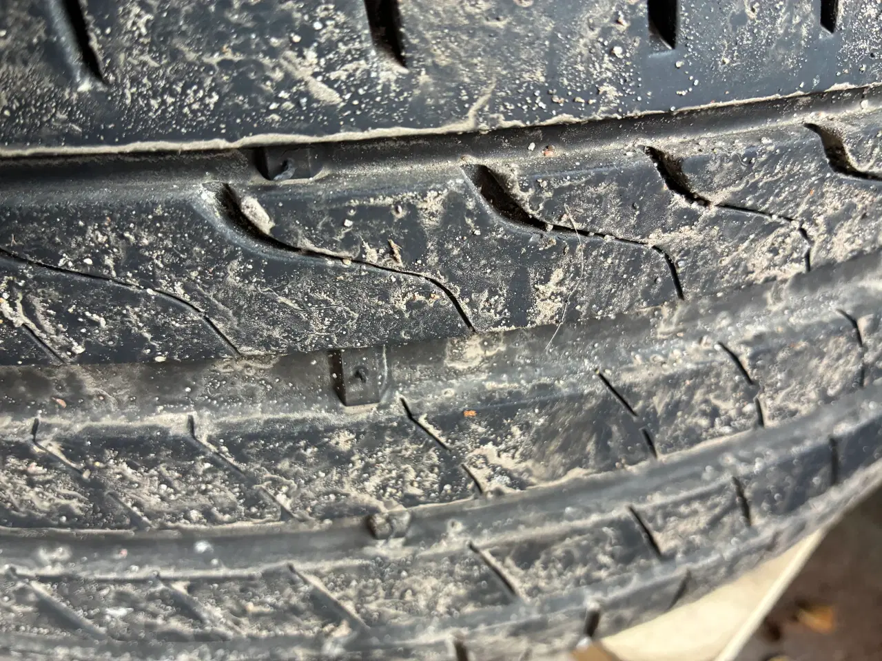 Billede 6 - Alufælge med næsten nye dæk