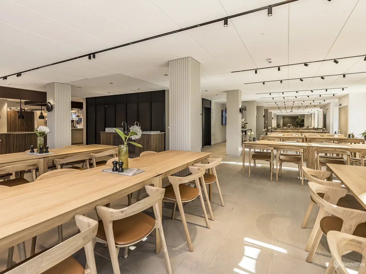 Billede 10 - Tageetage - usædvanligt kontor og/eller showroom - fælles kantine og fitness