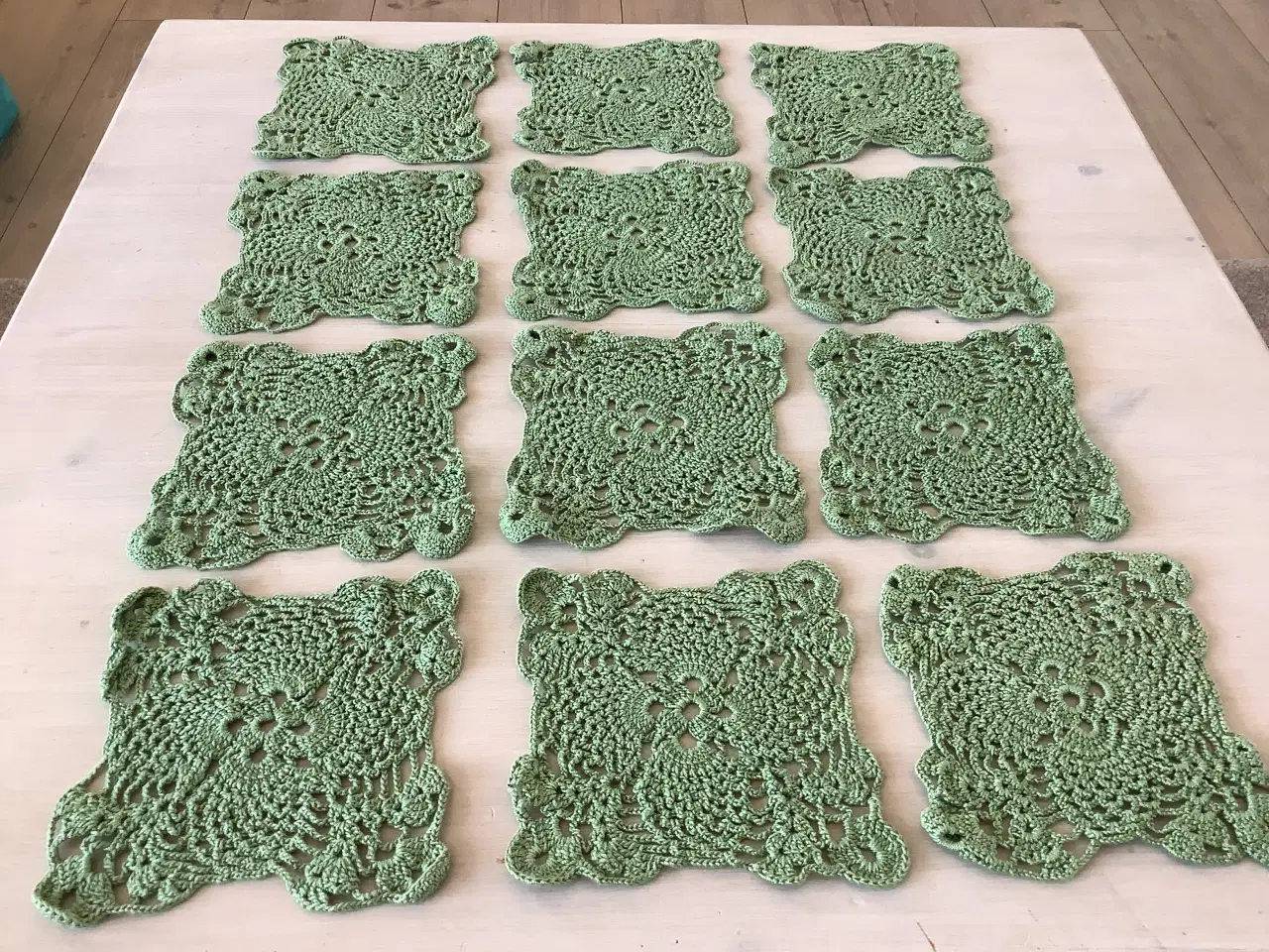 Billede 2 - Hæklede mellemservietter i grøn bomuld.