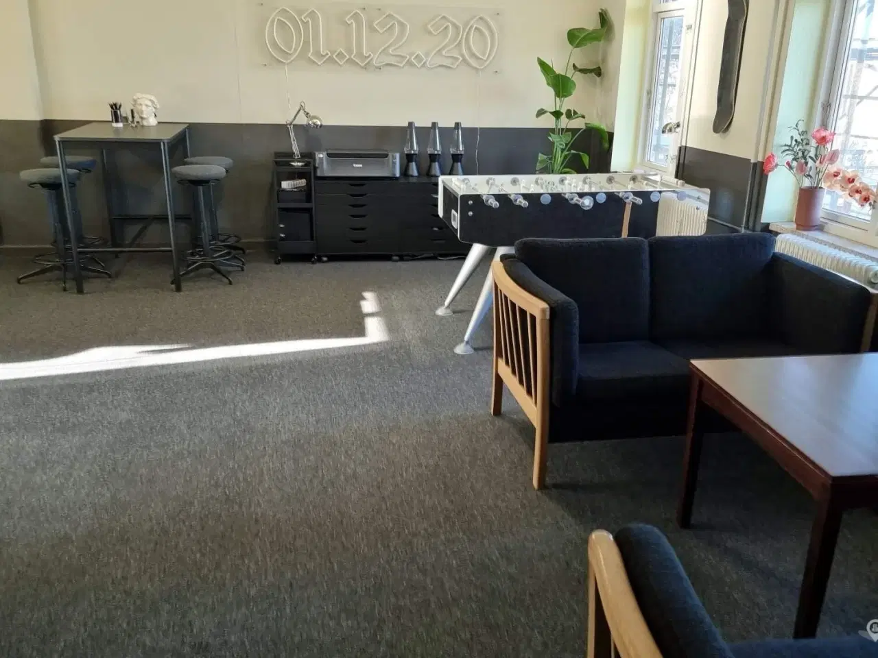 Billede 2 - Lyse kontorlokaler v på 1. sal udlejes.