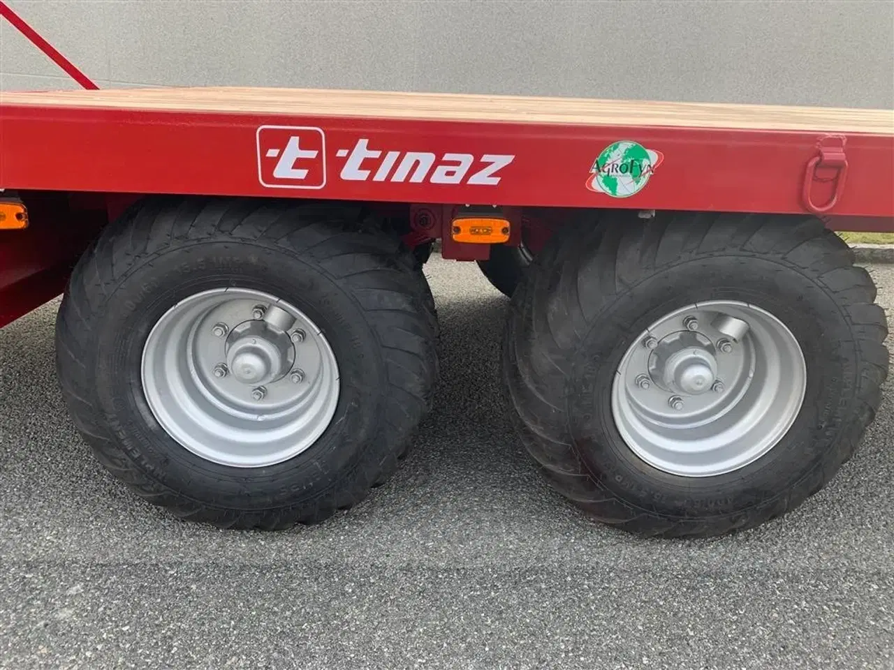 Billede 7 - Tinaz 12 tons maskintrailer med hydrauliske bredde ramper