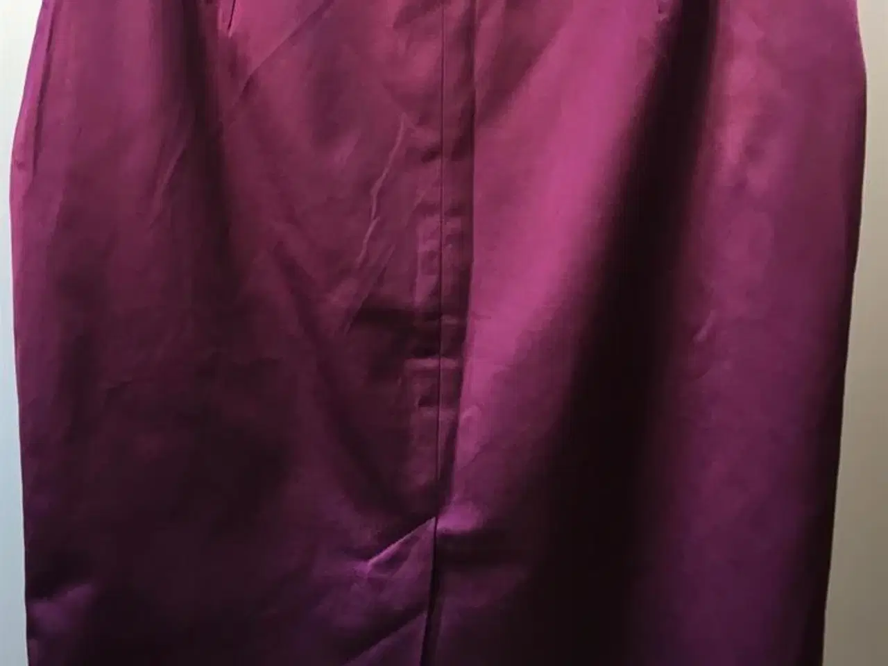 Billede 3 - Karen Millen, lilla nederdel, str 40