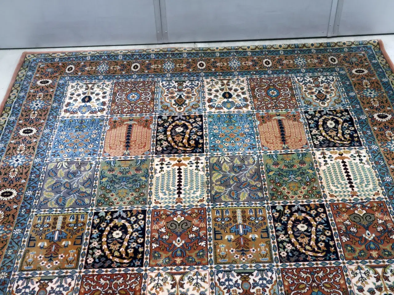Billede 3 - Ægte tæppe mål ca 300*200cm, brugsspor, slid og pl