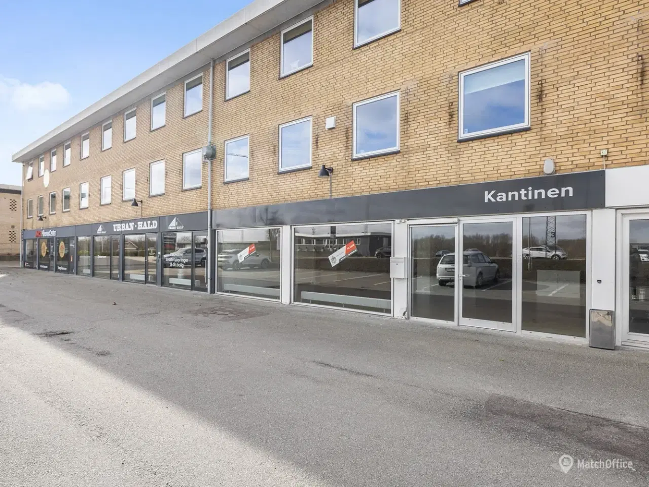 Billede 1 - Lyst og synligt showroom i Åbyhøj Erhvervspark