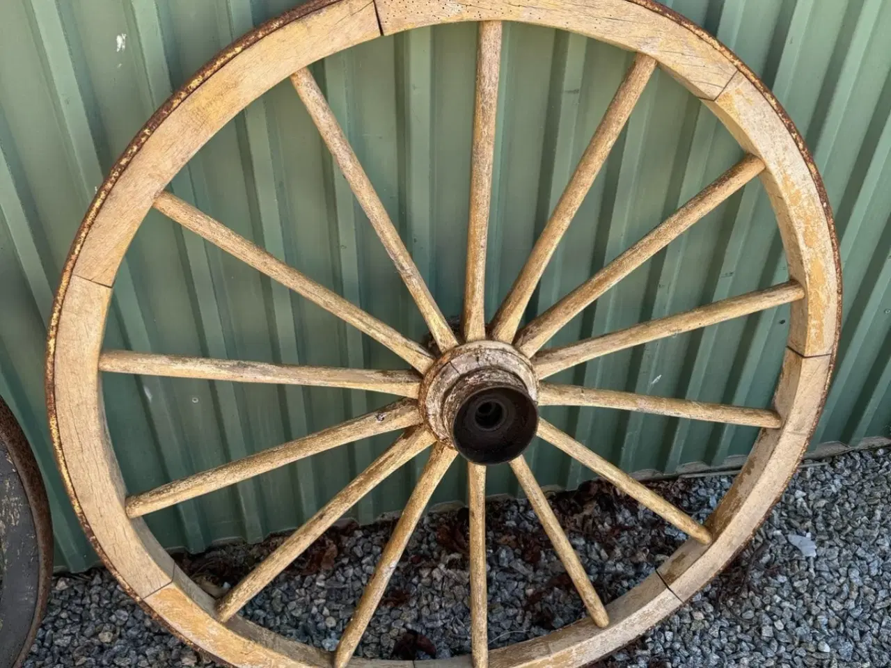 Billede 2 - Sælges 2 stk hestevogns hjul
