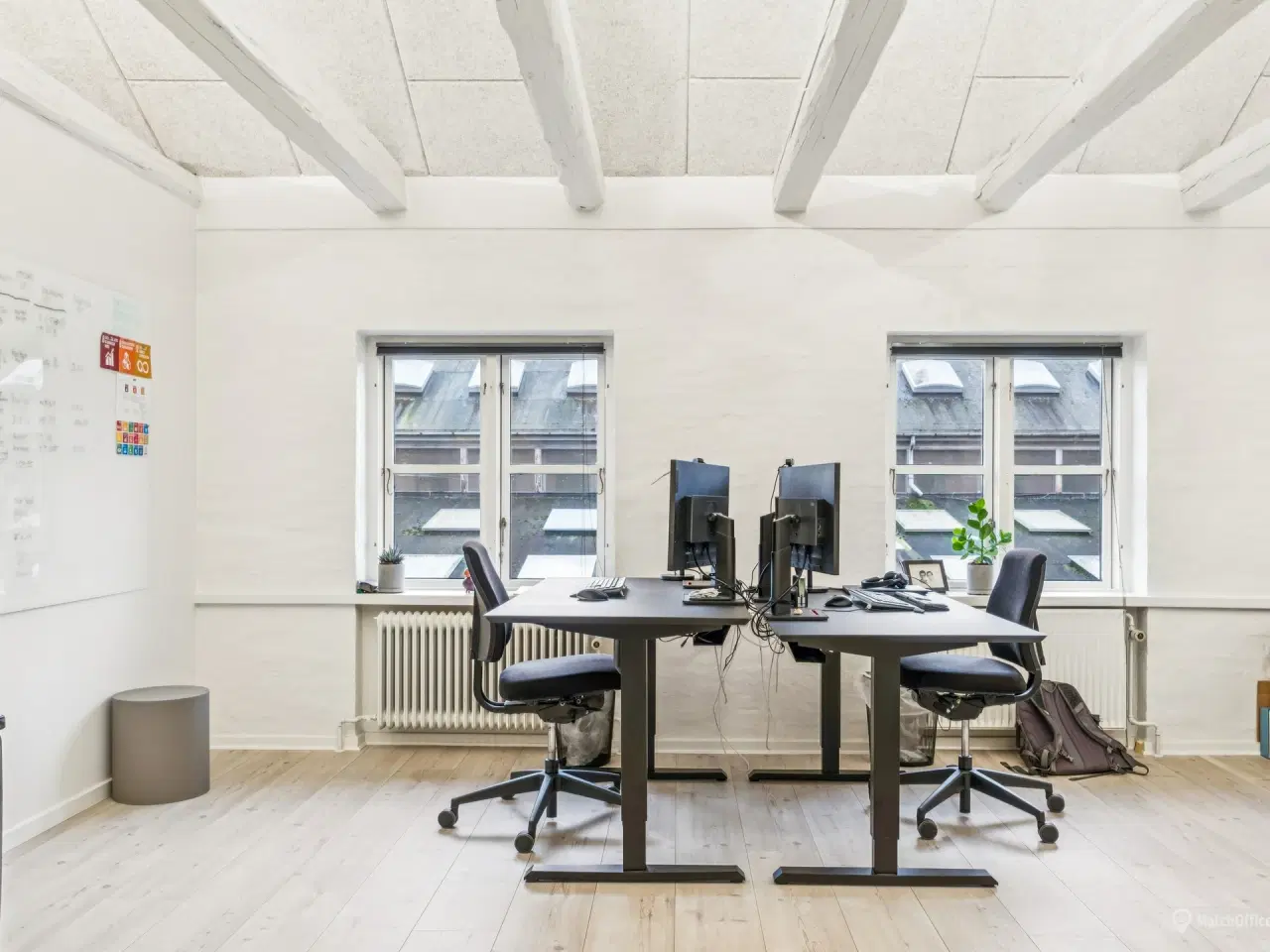 Billede 14 - Lyst og indbydende kontor med nordisk æstetik og unikke detaljer