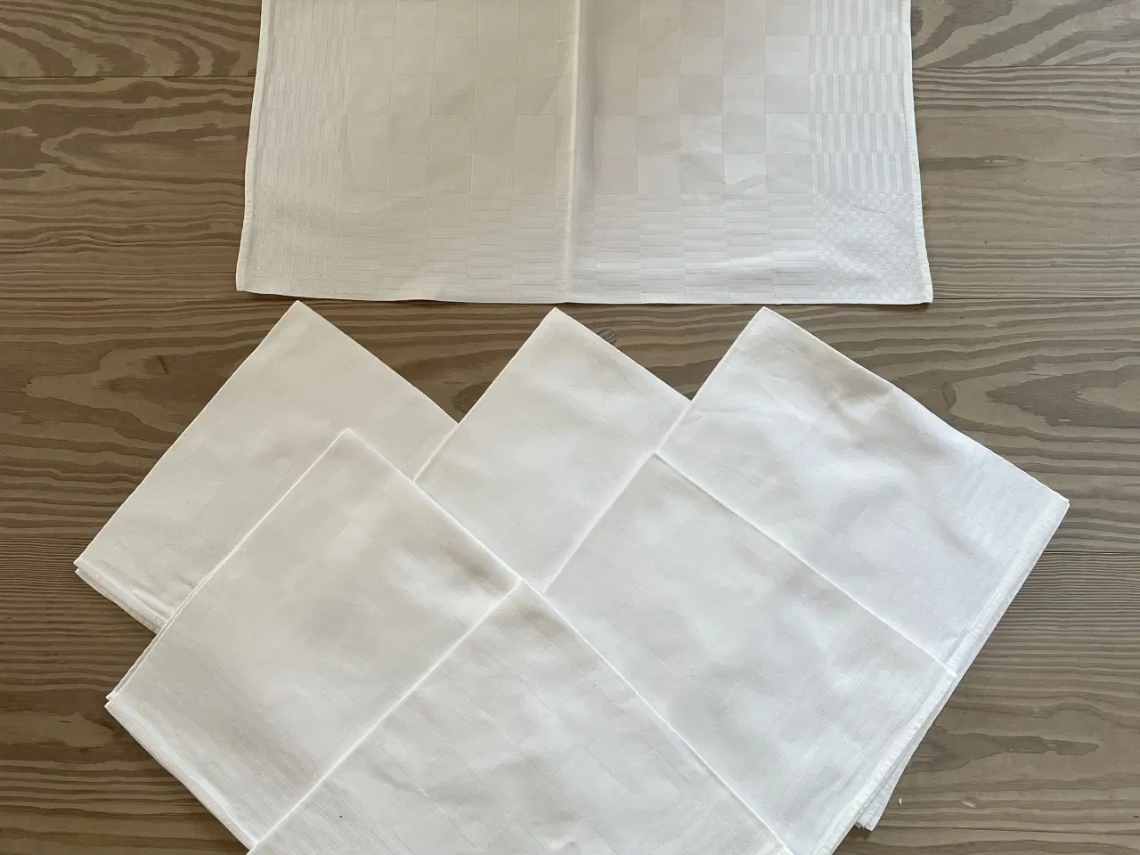 Billede 1 - Stofservietter hvide damaskvævede 7 stk.
