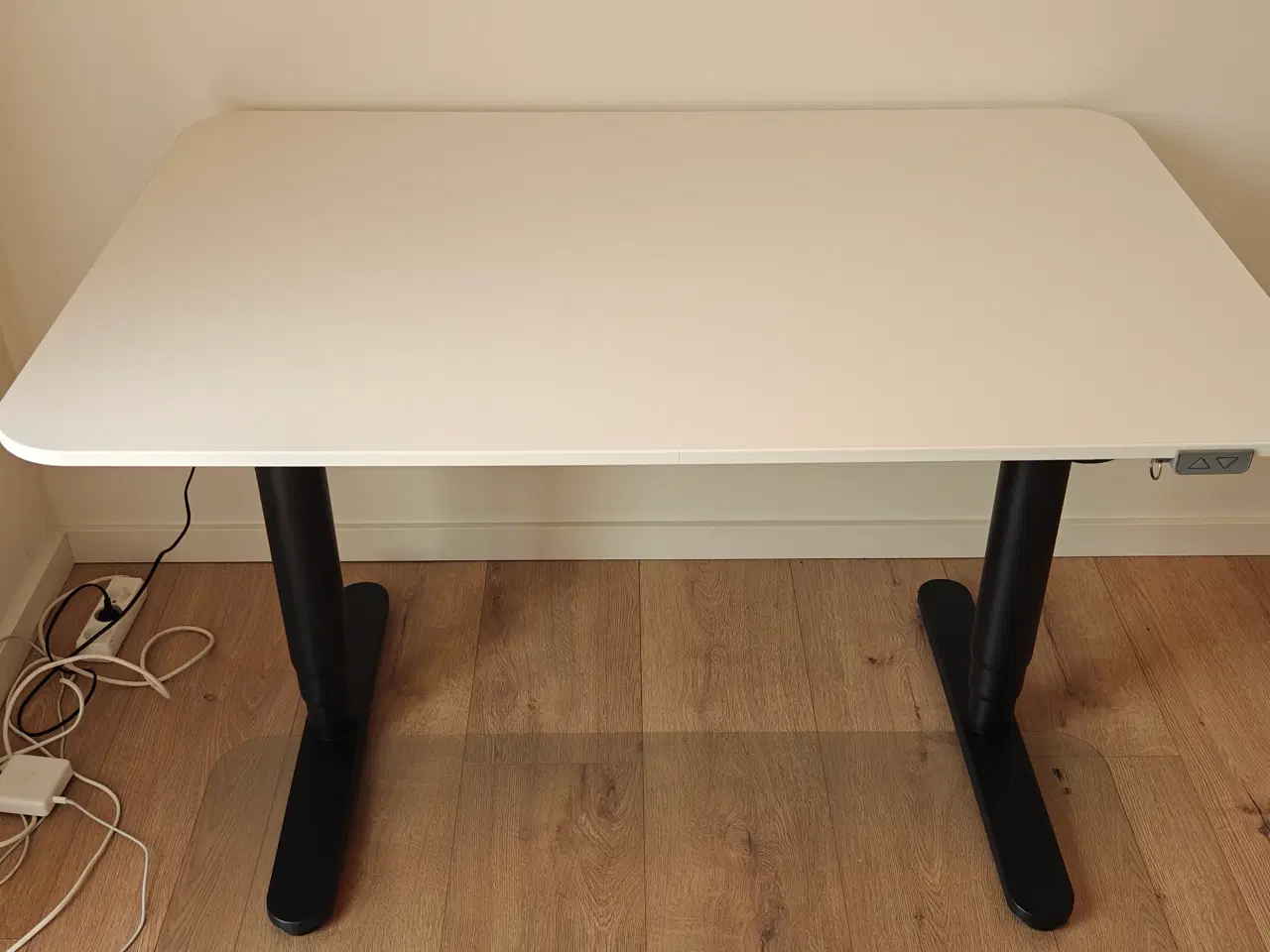 Billede 1 - BEKANT hæve/sænke skrivebord fra IKEA – 120x80 cm 