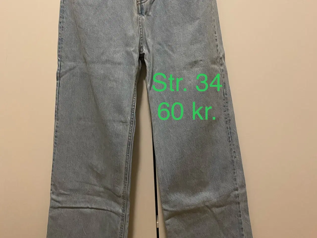 Billede 1 - H&M lyse denim jeans m/brede ben str.34