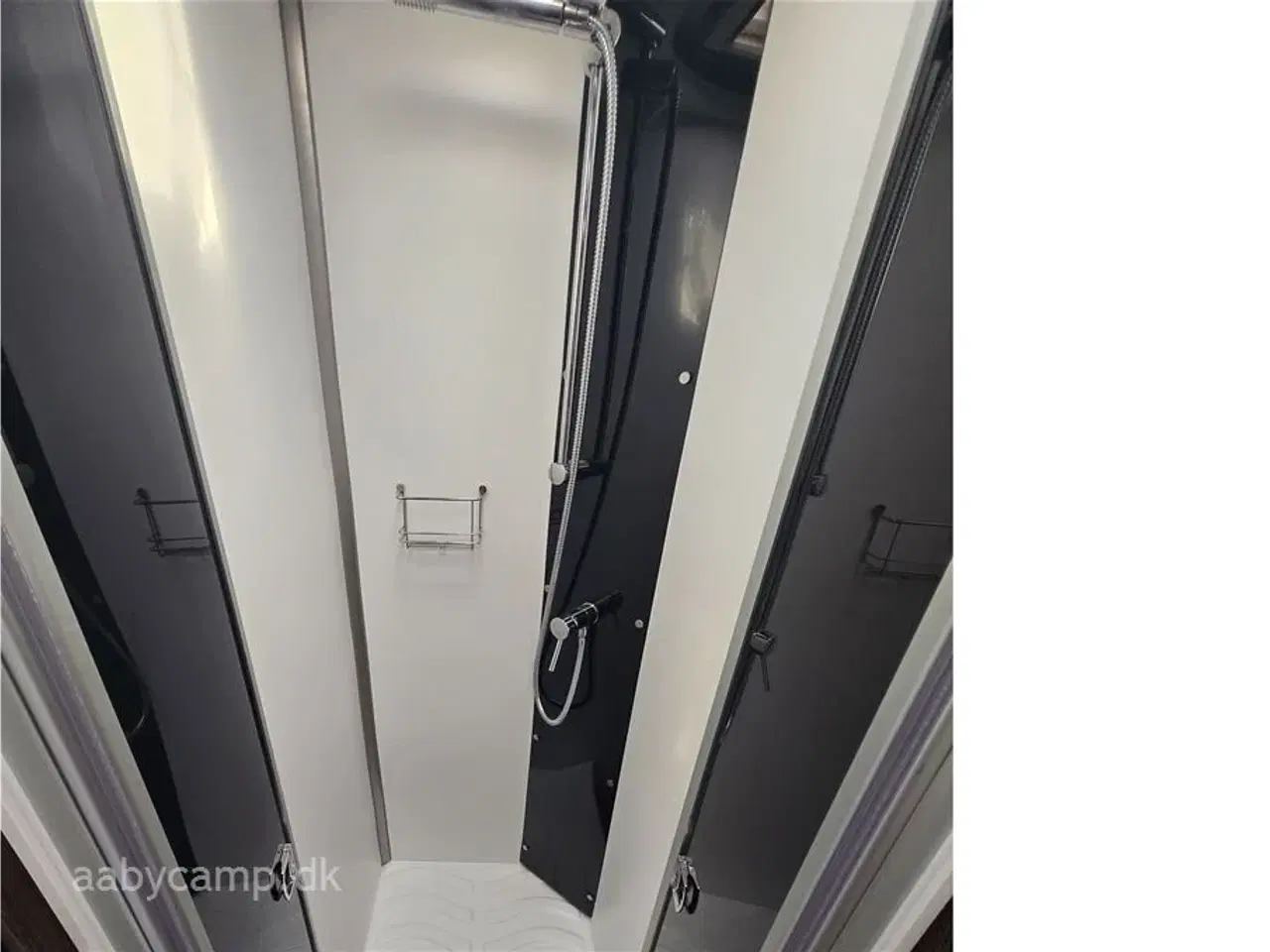 Billede 13 - 2022 - Benimar Sport 363 NK Pakke. Automatgear. solceller. markise. Batteri. elektrisk hæve/sænke cykelstativ. udvendigt gas og bruseudtag.