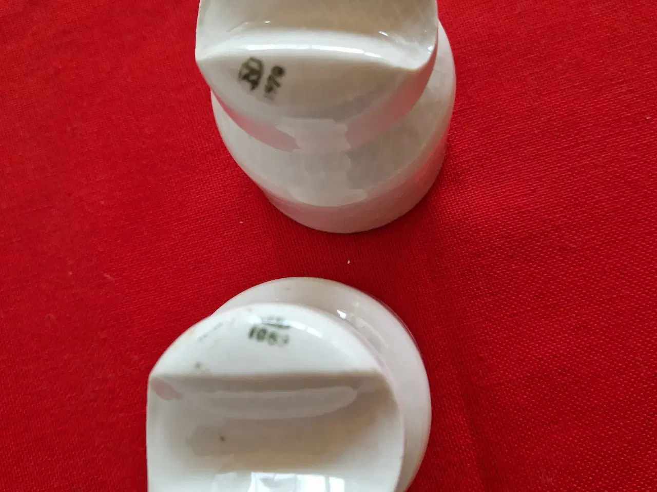 Billede 2 - 2 Porcelænsknopper  1979 0g 1983